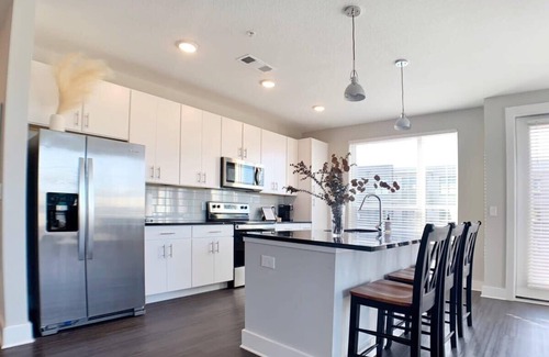 San Marco Apartment | ☀︎ Bright San Marco APT ☀︎ 2BDR w/resort pool and gym