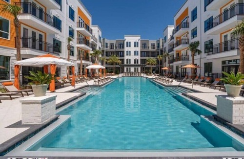 San Marco Apartment | ☀︎ Bright San Marco APT ☀︎ 2BDR w/resort pool and gym