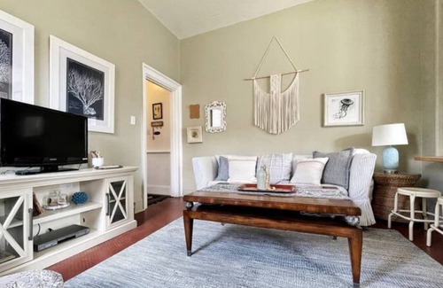 Rivermont Apartment | Bright, spacious 1br apt in award-winning home. Awesome walk in shower!