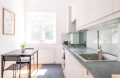 Mildmay Apartment | Bright, Spacious 2-bed, 5 mins from Tube, Sleeps 4 | Pass the Keys