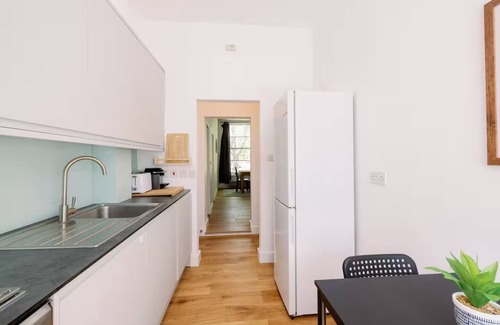 Mildmay Apartment | Bright, Spacious 2-bed, 5 mins from Tube, Sleeps 4 | Pass the Keys
