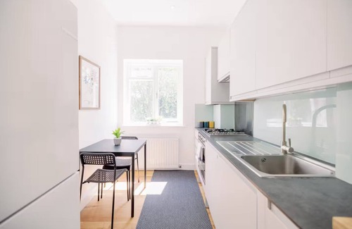 Mildmay Apartment | Bright, Spacious 2-bed, 5 mins from Tube, Sleeps 4 | Pass the Keys