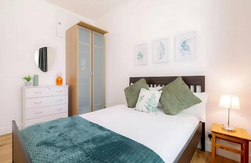 Mildmay Apartment | Bright, Spacious 2-bed, 5 mins from Tube, Sleeps 4 Pass the Keys