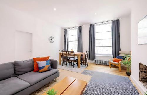 Mildmay Apartment | Bright, Spacious 2-bed, 5 mins from Tube, Sleeps 4 Pass the Keys