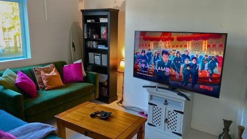 Waterford House | Bright & Spacious 2-Bed Townhouse