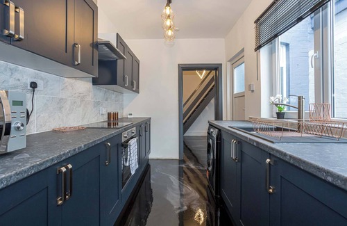 St Helens House | Bright & Spacious 2 Bedroom Home in St Helens