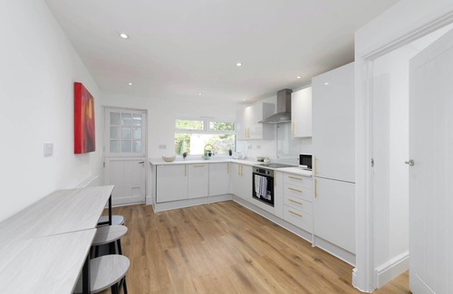 Abercwmboi House | Bright & Spacious 3 Bed Home Minutes frm Bike Park