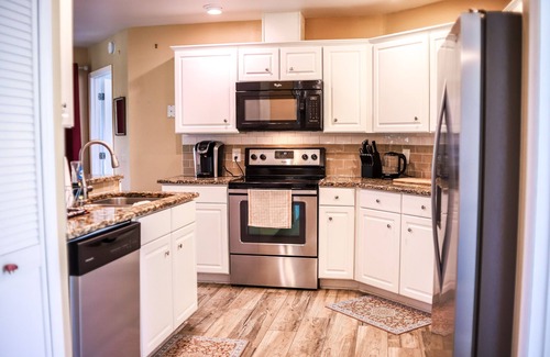 Ridgewood Lakes House | Bright & Spacious 4 BD Room with Private Pool