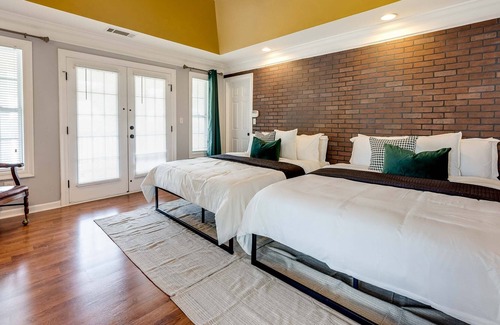Pittsburgh House | Bright & Spacious 4BR, 2.5bth - 5 mins to downtown