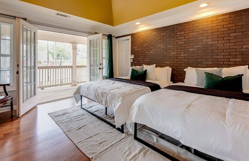 Pittsburgh House | Bright & Spacious 4BR, 2.5bth - 5 mins to downtown