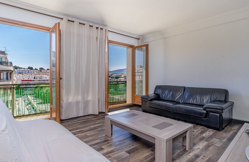 Blancarde Apartment | Bright, spacious apartment, not overlooked and close to all amenities.