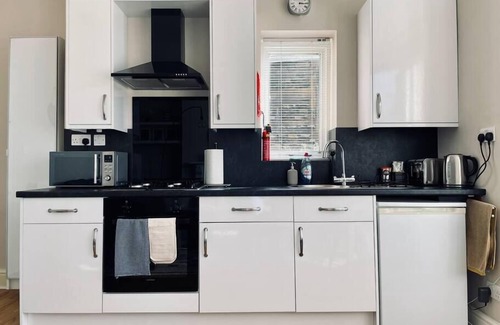 Bath Apartment | Bright, spacious apartment with off-road parking