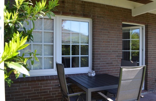 Wangerland Apartment | Bright, spacious comfort apartment with private garden and walk-in shower.