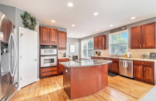 Bellevue House | Bright & Spacious Family Home
