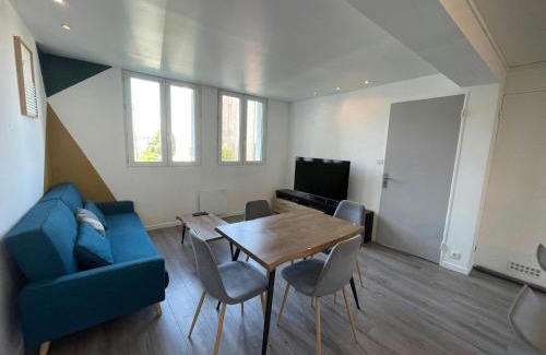 Europe Apartment | Bright Spacious Flat 5 Guests Near Tram