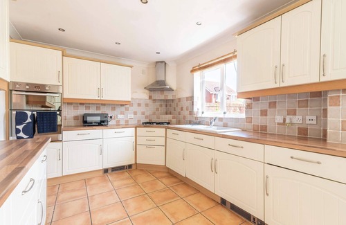 Emersons Green House | Bright & Spacious 4 Bedroom Home near Bristol