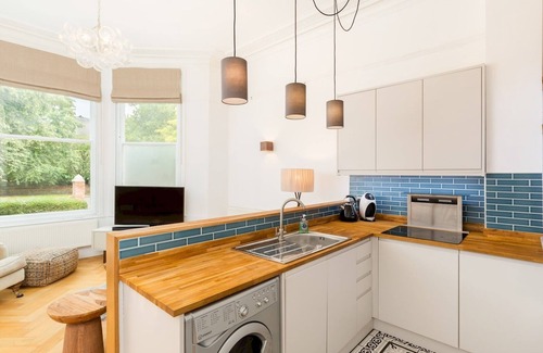 Whitnash Apartment | Bright & Spacious 2Bed in North Leamington Spa | Pass The Keys