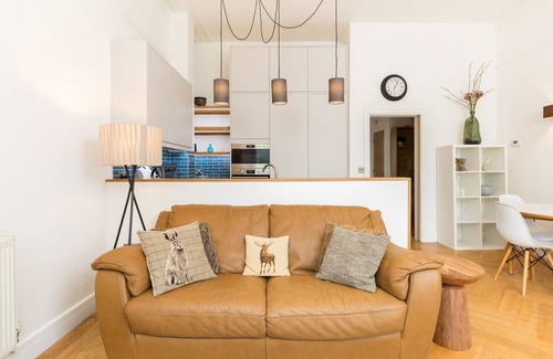 Whitnash Apartment | Bright & Spacious 2Bed in North Leamington Spa | Pass The Keys