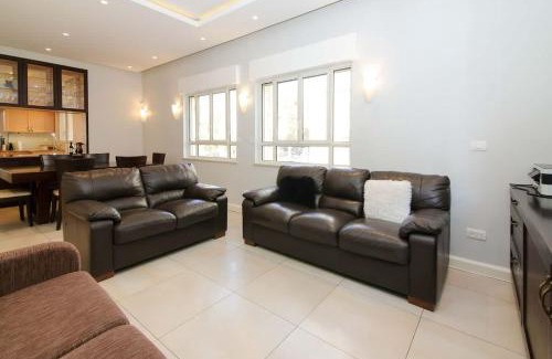 Rehavia Apartment | Bright, Spacious, & Homey Central Rechavia Residence
