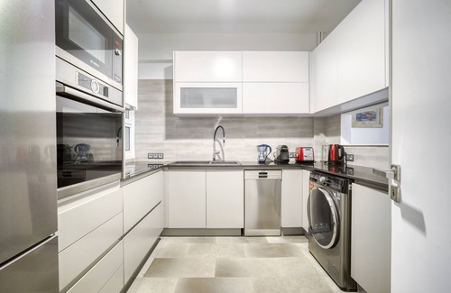Pangrati Condo | Bright Spacious Luxury Apartment, Prime Central Athens