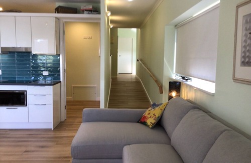 Lorne Apartment | Bright, spacious, modern and cosy 2 bedroom apartment with amazing ocean views.