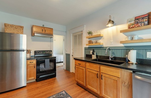 Eastside Apartment | Bright & Spacious near SU, Hospi