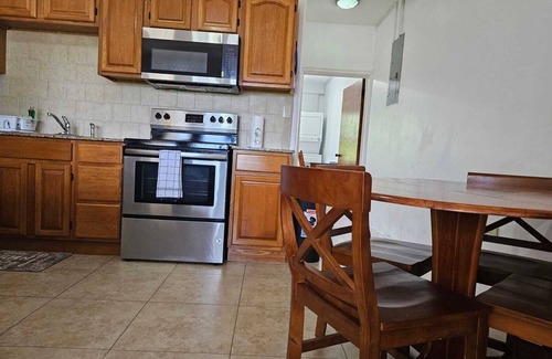 Crosbies Apartment | Bright & Spacious One-Bedroom Apartment with Full Kitchen