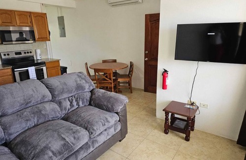 Crosbies Apartment | Bright & Spacious One-Bedroom Apartment with Full Kitchen