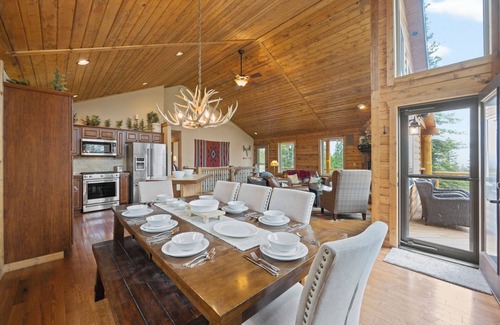 Valley of the Sun Cabin | Bright & Spacious Private Cabin with Stunning View