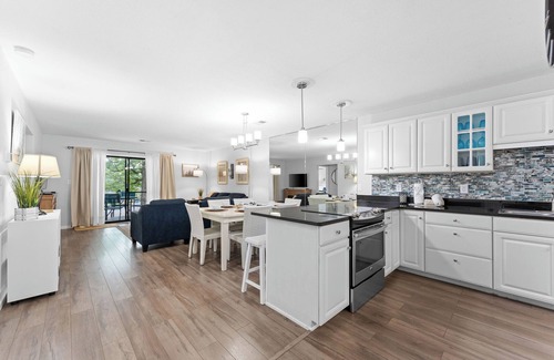 Table Rock Condo | Bright, Spacious, Serene. 2/2 condo sleeps 6, near pool!