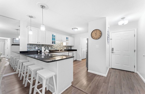 Table Rock Condo | Bright, Spacious, Serene. 2/2 condo sleeps 6, near pool!