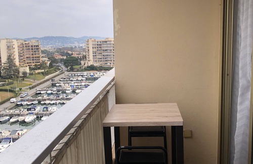 Mandelieu-La-Napoule Apartment | Bright studio Cannes Marina, 2 guests, close to beach and shops.