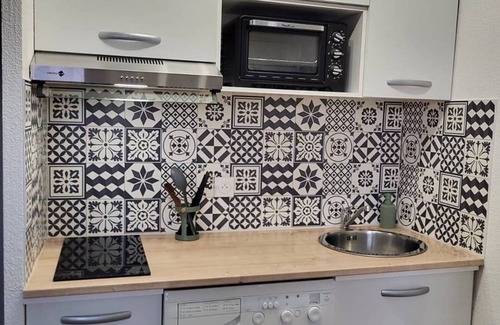Le Port Apartment | Bright Studio Cabin for 4, Port View, Canet-en-Roussillon