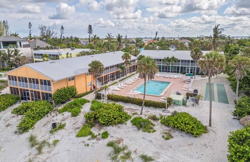 Whitney Beach Apartment | Bright Studio by the Beach–Silver Sands Gulfside Stay #255A Resort by RVA