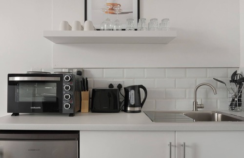 Archway Apartment | Bright Studio Close to Archway Tube