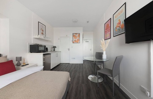Archway Apartment | Bright Studio Close to Archway Tube