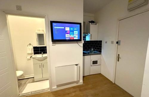 Shacklewell Apartment | Bright Studio Flat in City Centre