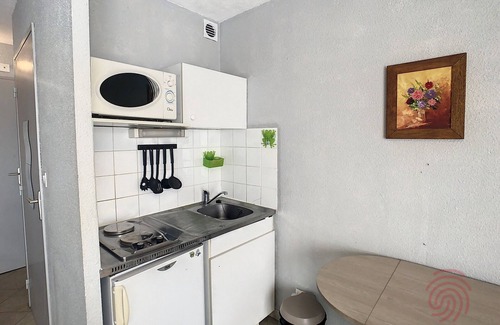 Lamalou-les-Bains Apartment | Bright studio near the spa with Wifi & pets allowed