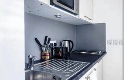 Camden Town Apartment | Bright Studio in Camden next to Mornington Crescent Underground Sation