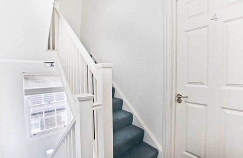 Camden Town Apartment | Bright Studio in Camden next to Mornington Crescent Underground Sation