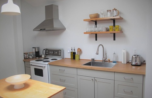 Gibsons Apartment | Bright Studio Loft Near Secret Beach in Gibsons