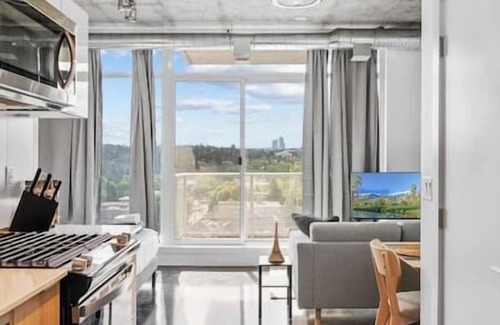 Connaught Apartment | Bright Studio | Mins to Saddledome | Skyline Views