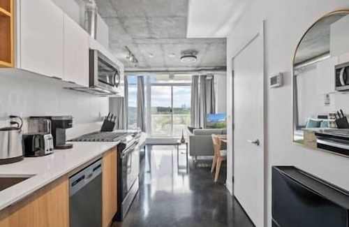 Connaught Apartment | Bright Studio | Mins to Saddledome | Skyline Views