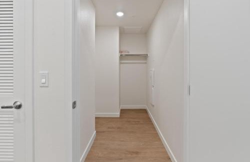 Hollywood Apartment | Bright Studio on Sunset Blvd, Free Parking, Gym, and Pool