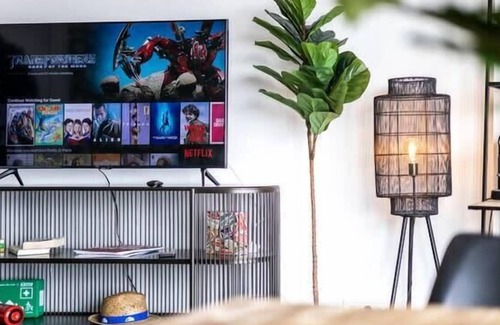Antonsviertel Apartment | ☆ BRIGHT: Stunning City View & Tropical Vibes | Studio & Balcony