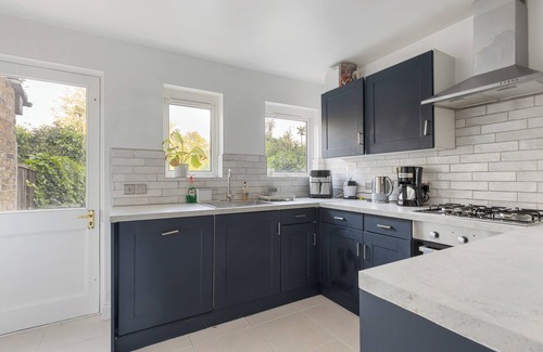 Wandsworth Apartment | Bright & Stylish 1BR Flat Near Clapham Junction