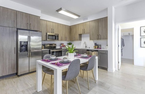 Menlo Park Condo | Bright & Stylish 2-Bedroom Retreat at 777 Hamilton