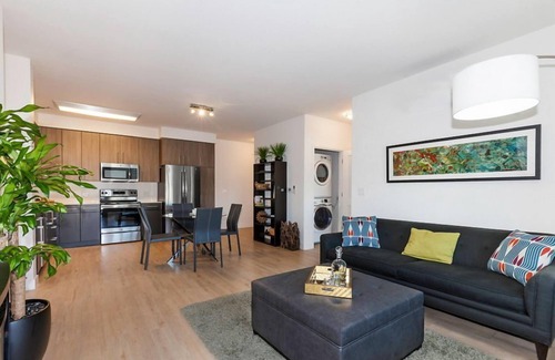 Menlo Park Condo | Bright & Stylish 2-Bedroom Retreat at 777 Hamilton
