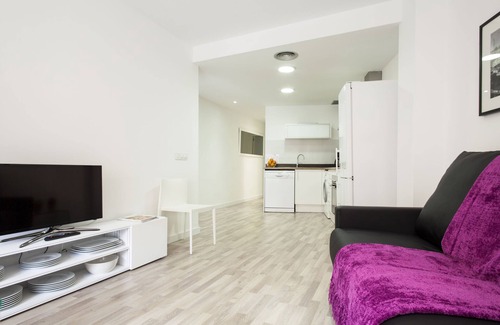 Sants-Montjuic Apartment | Bright & Stylish Apartment Next to Camp Nou
