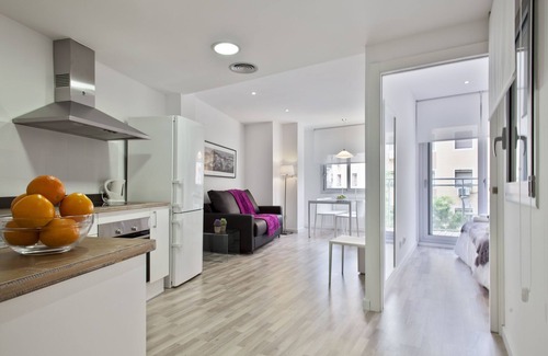 Sants-Montjuic Apartment | Bright & Stylish Apartment Next to Camp Nou